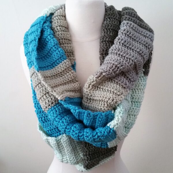 crochet infinity scarf in grey and blue Yolanda's Creations