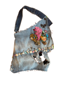 Dolly’s Picnic🧚🏽🪡🧵🧺 This look is completely upcycled denim, inspired by a fairy garden. The denim halter top is decorated by an acrylic paint sculpted flower, with seashell pieces in the center lining. The shorts are tongue inked printed , with the design created by me as well. The tote is denim upcycled with the tongue print purse and with a fuzzy yarn strap. I wanted to capture the essence of a real life black fairy, and embrace the essence of divine black beauty!🧚🏽🌟🧵🌊