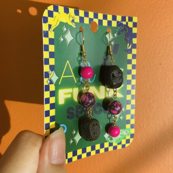 Pink and black asymmetrical earrings - Image 2