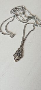Decorative silver pendant necklace 1