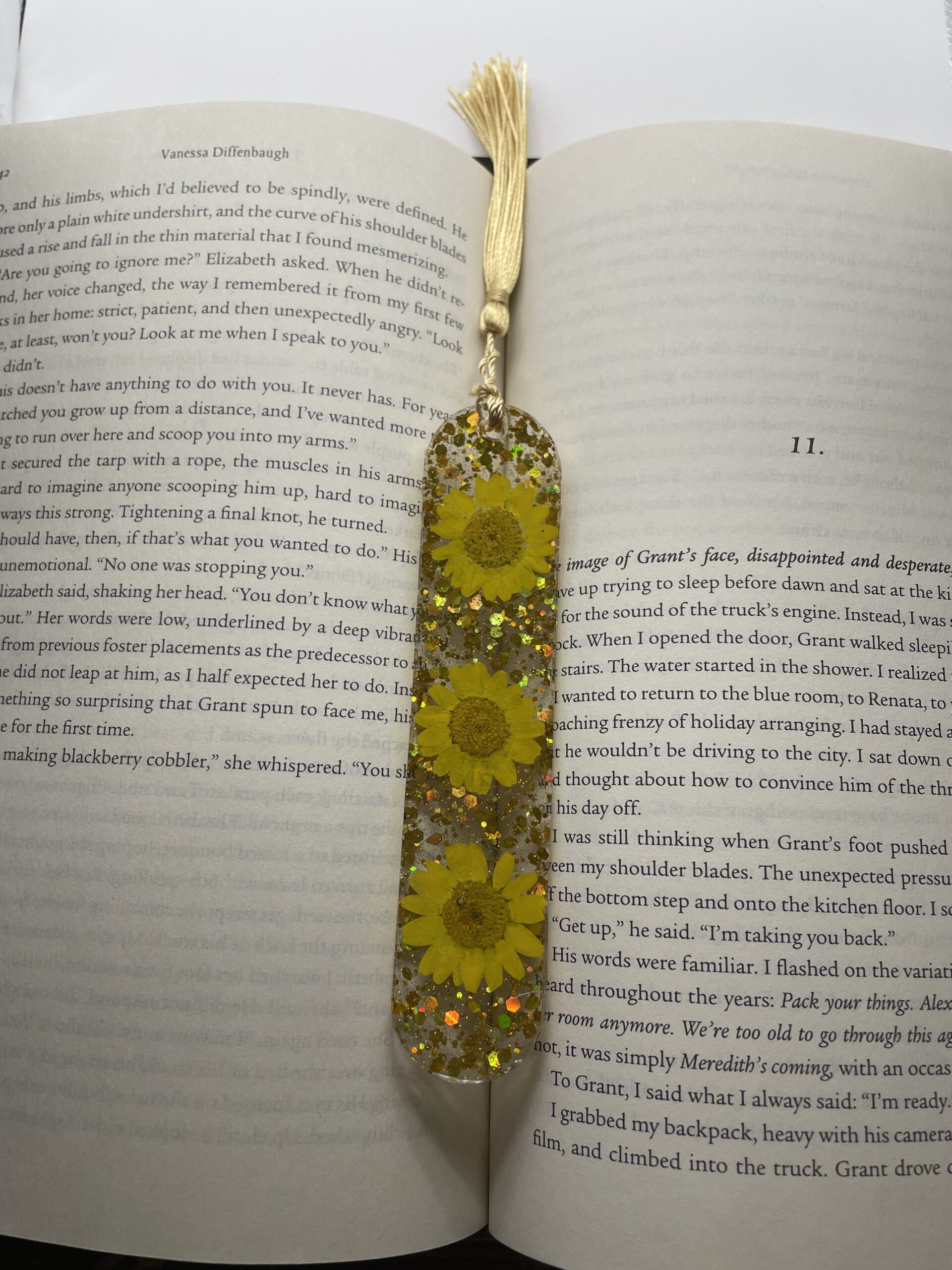 Resin floral bookmark with tassel - yellow - Image 2