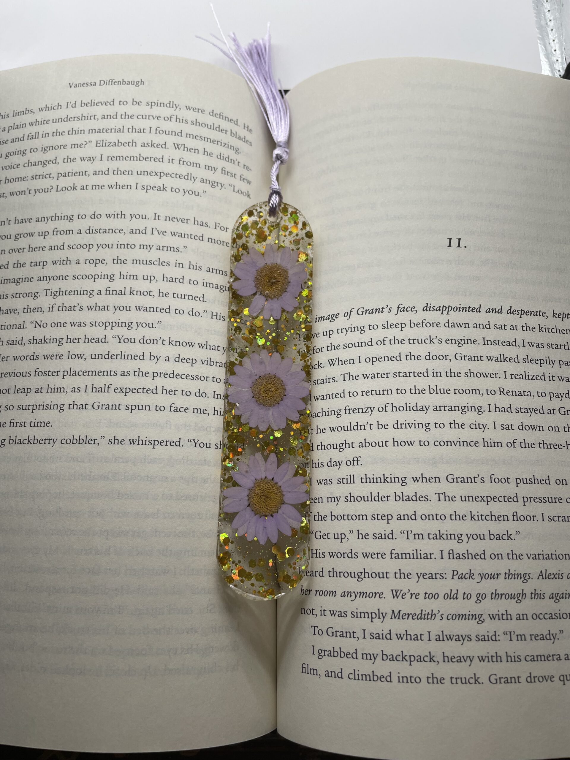 Resin floral bookmark with tassel - purple - Image 3