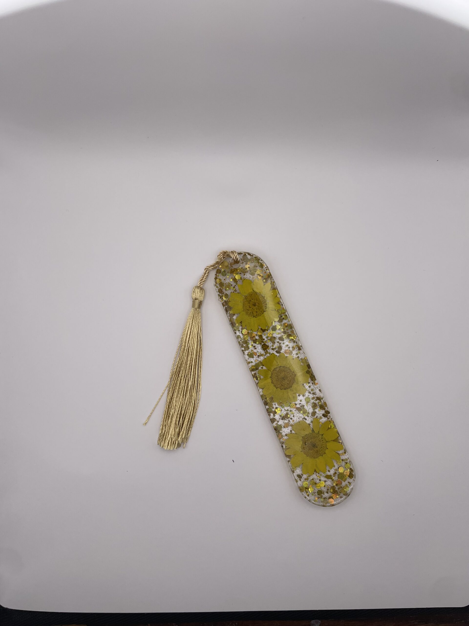 Resin floral bookmark with tassel - yellow - Image 3