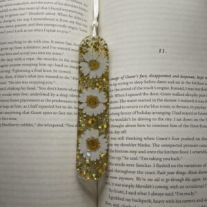 Resin floral bookmark with tassel - white