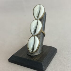 Shell Kiss Statement Ring